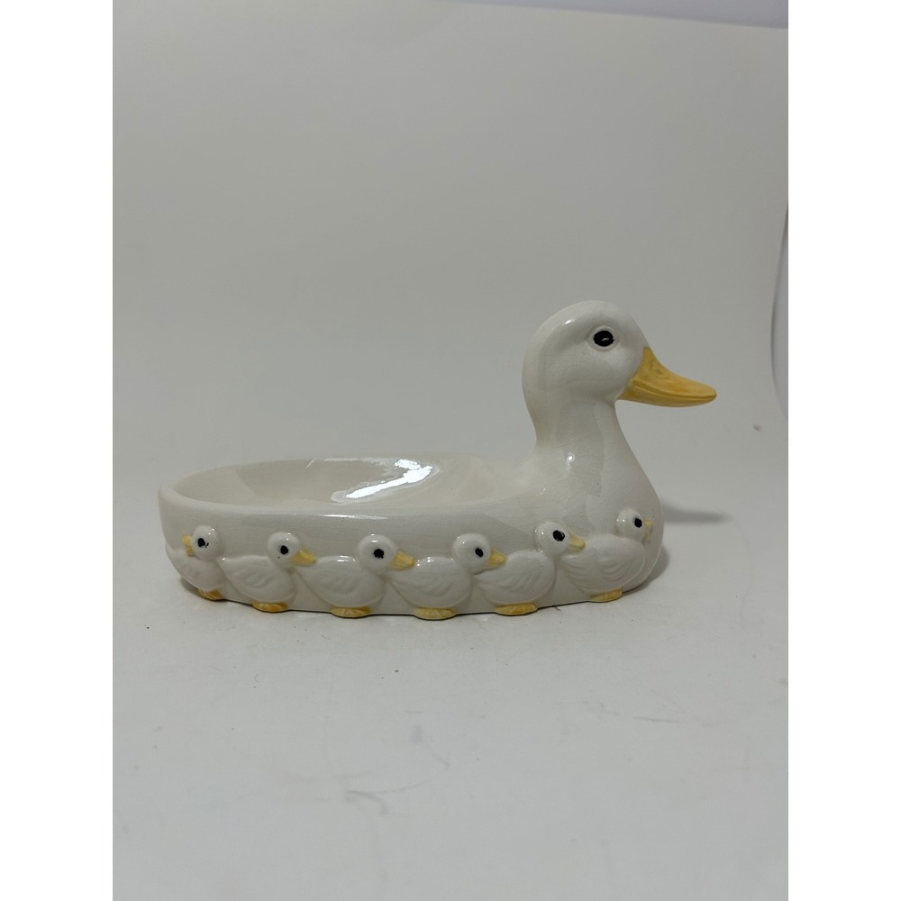 Vintage Style Ceramic Mother Duck and Ducklings Soap Dish Trinket Tray White